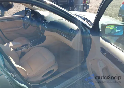 2004 BMW 325Xi from USA, damaged, VIN WBAEU33424PR06025